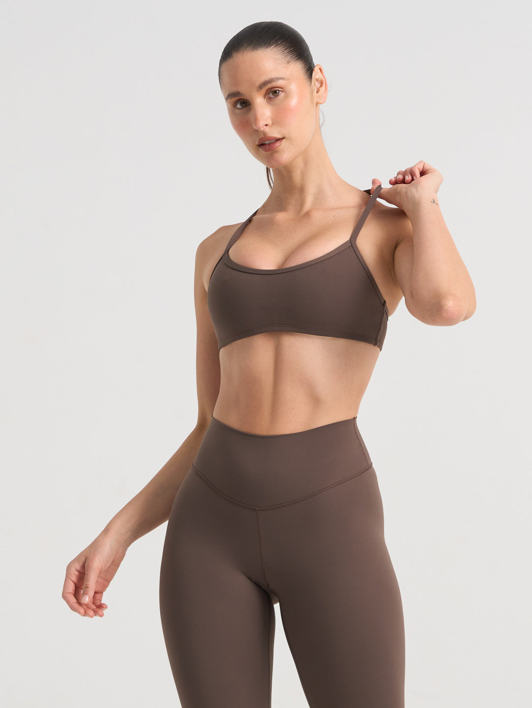 BASELINE STRAPPY SCOOP BRA - CHOCOLATE