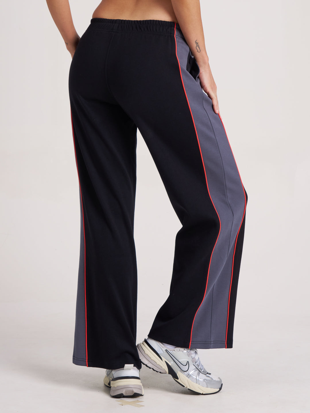 Back view of black and grey wide leg pant