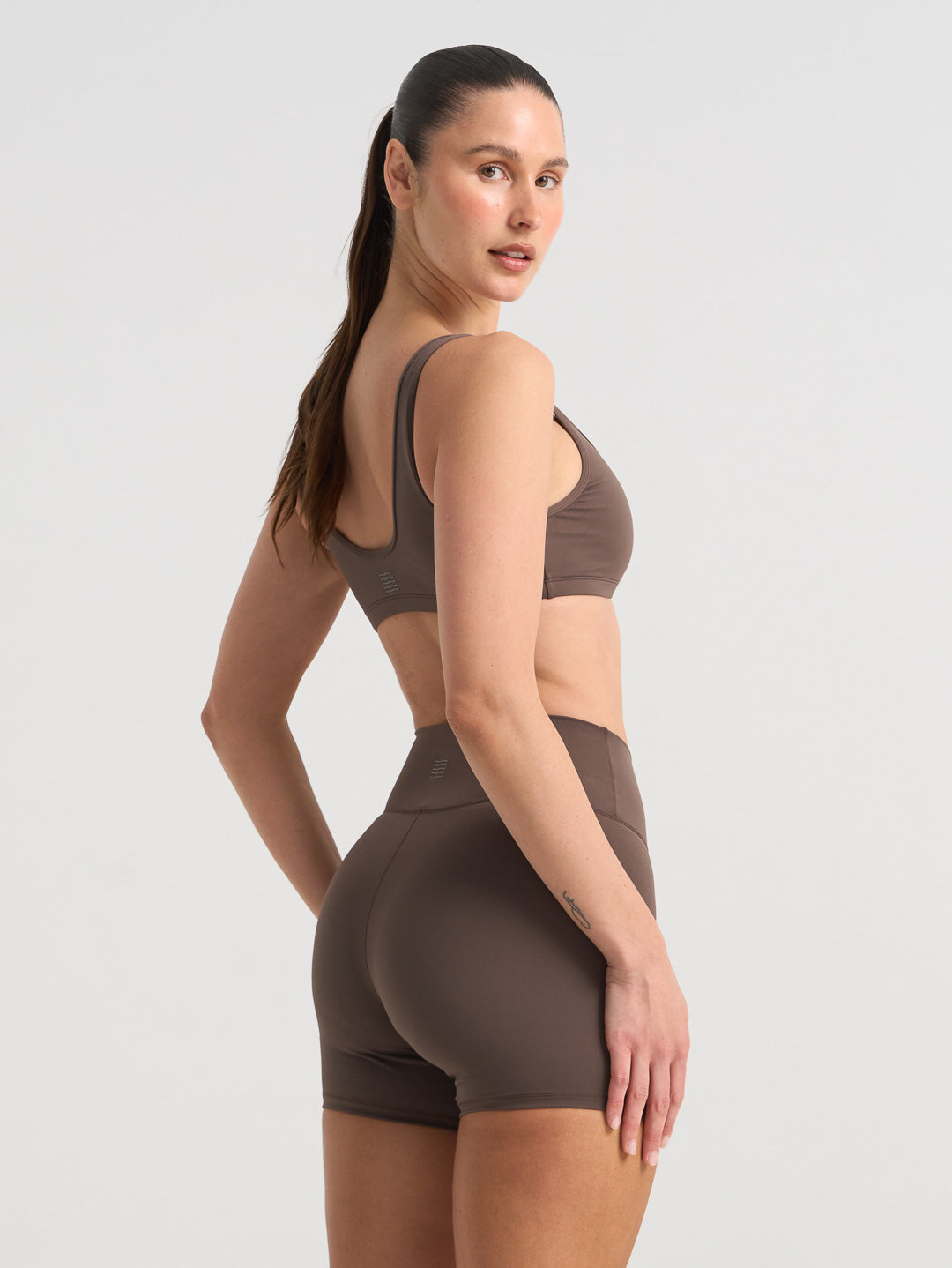 BASELINE SCOOP CROP - CHOCOLATE