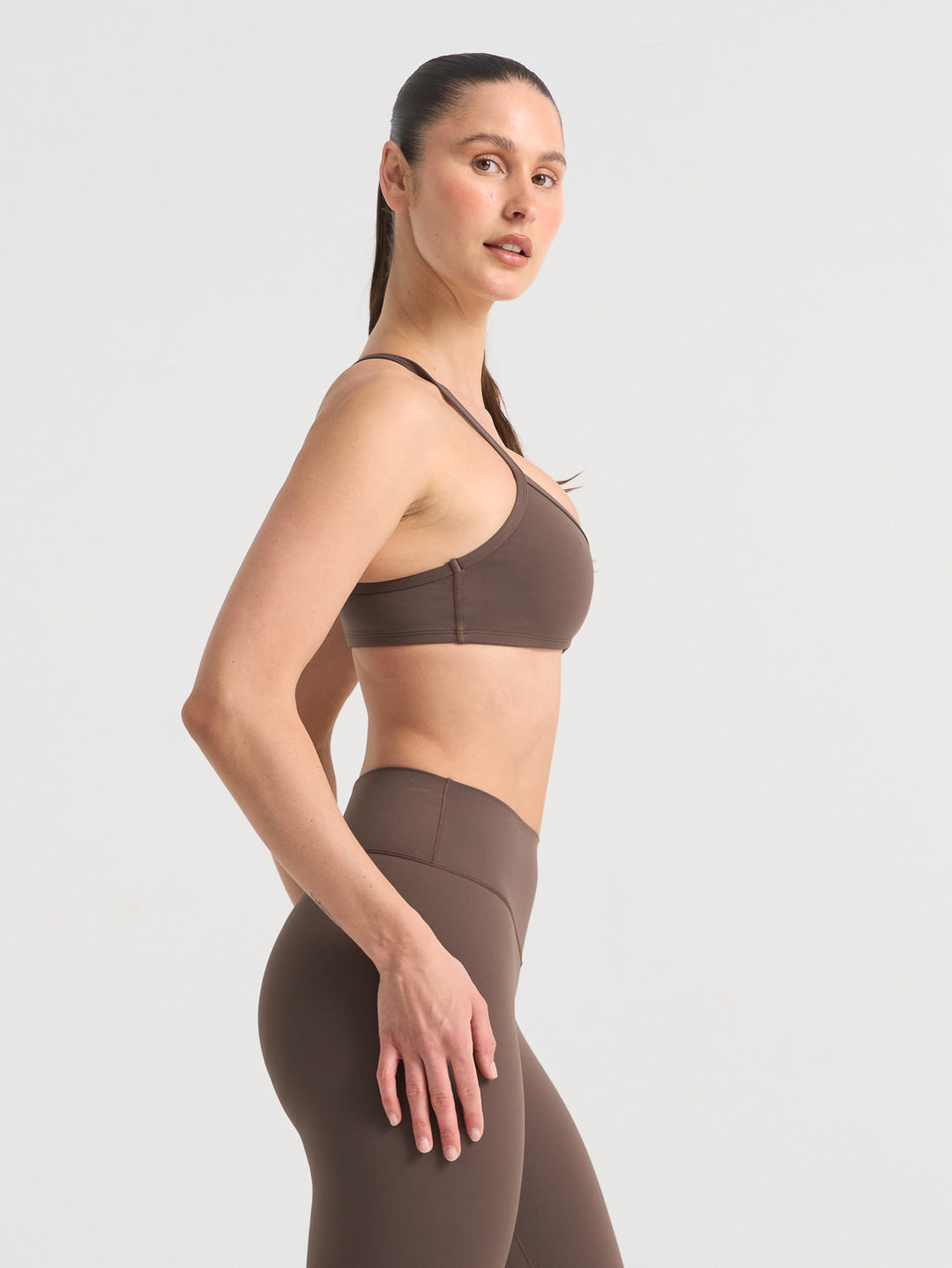 BASELINE STRAPPY SCOOP BRA - CHOCOLATE