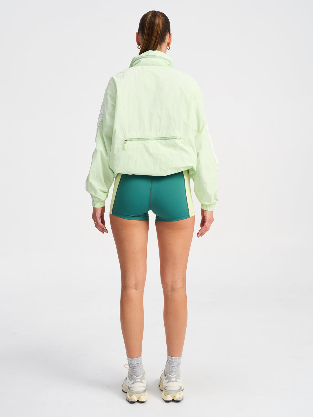 PACKABLE WINDBREAKER